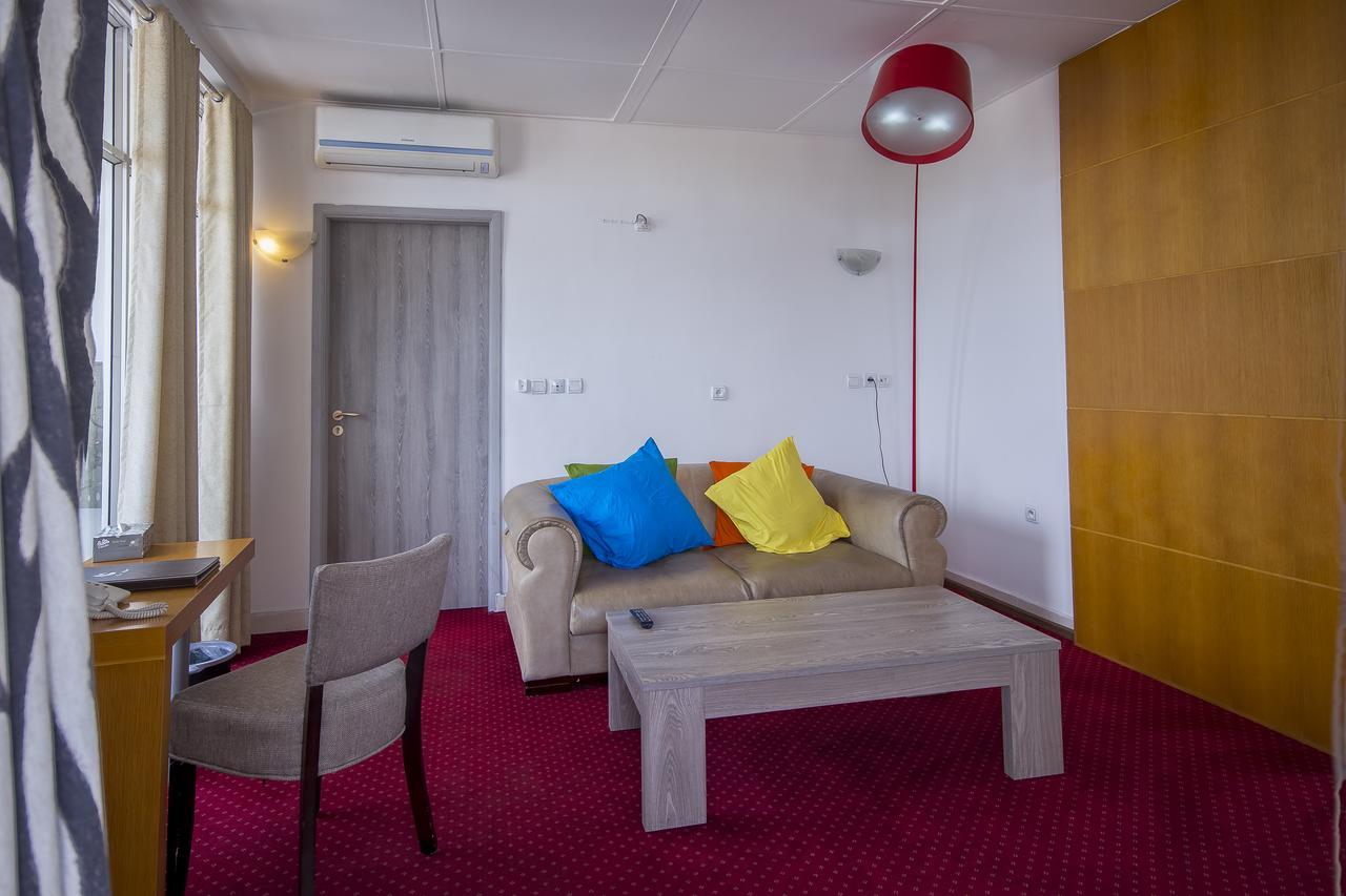 Leon Hotel Κινσάσα Εξωτερικό φωτογραφία